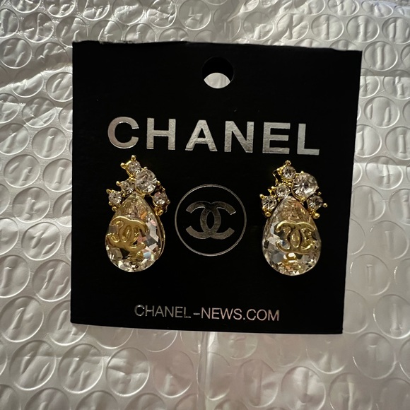 CHANEL Gold and Silver Teardrop Earrings - Picture 3 of 4